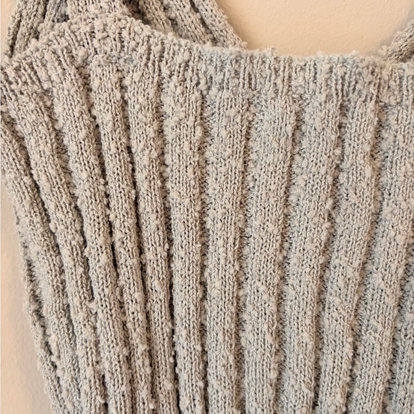 Light Gray Ribbed V-Neck Tank Top - Picture 3 of 5